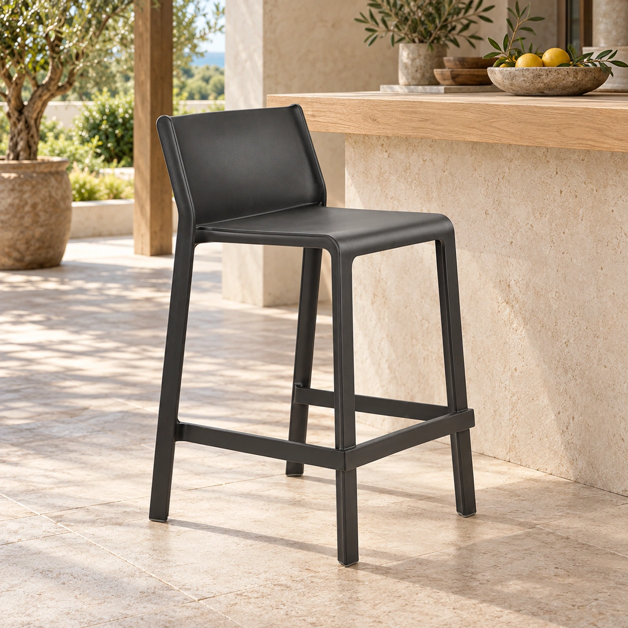 Tresenhocker Vento Outdoor – 65 cm Sitzhöhe – Wohnbeispiel