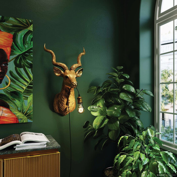 Wandleuchte Goldziege 45 × 74 cm – Ambiente