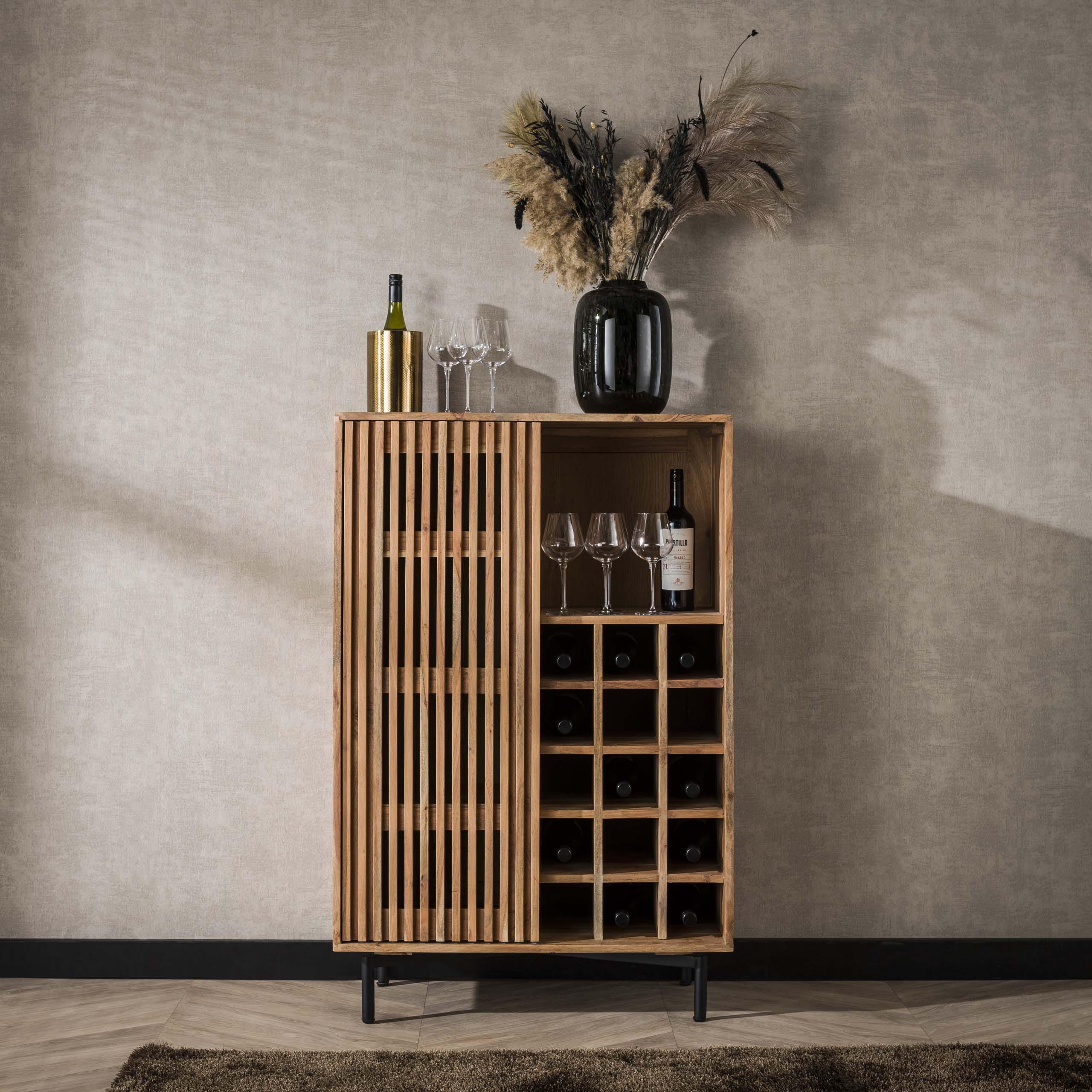 Weinschrank Schwerin – Ambiente
