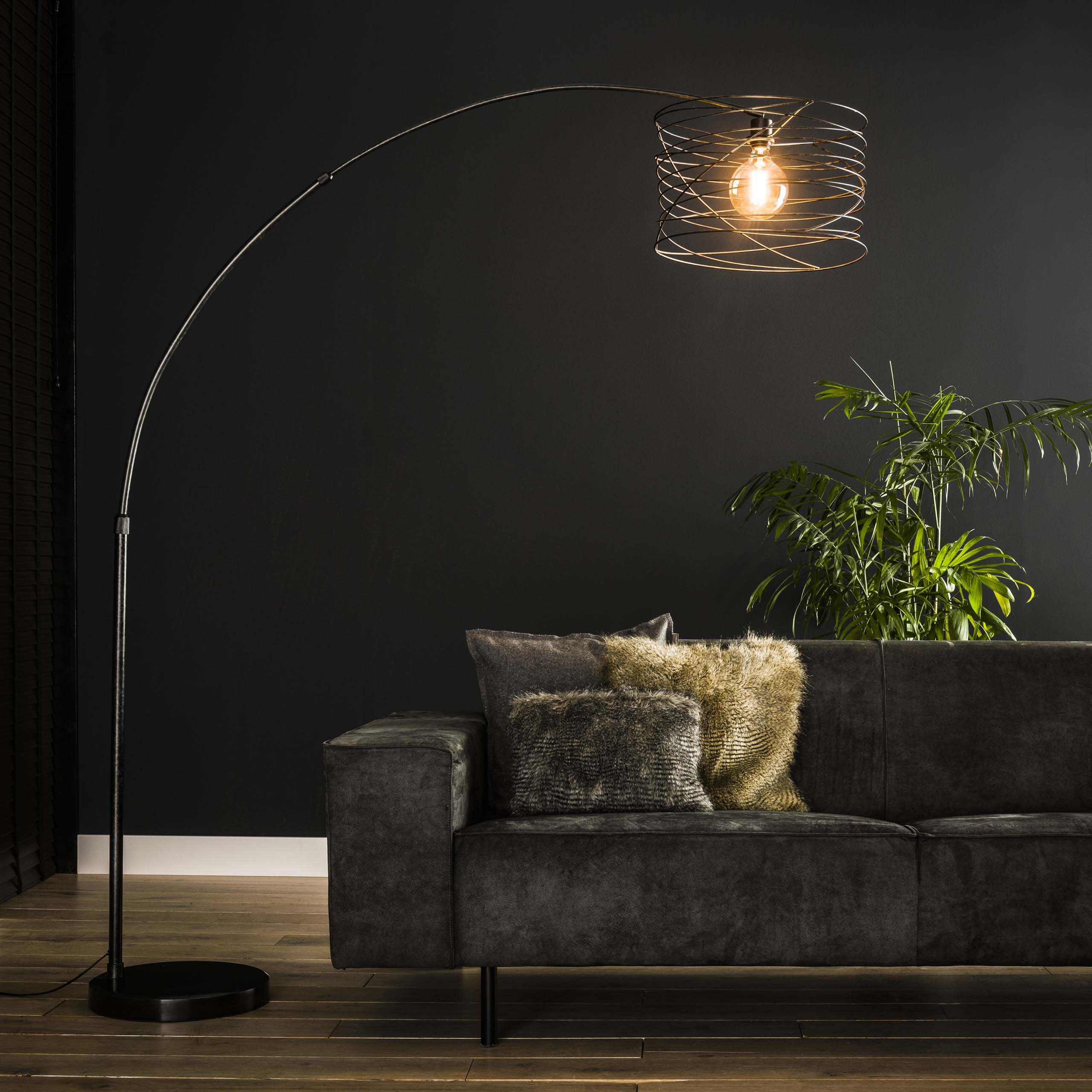 Bogenleuchte Nyborg 1-Fassung – Ambiente