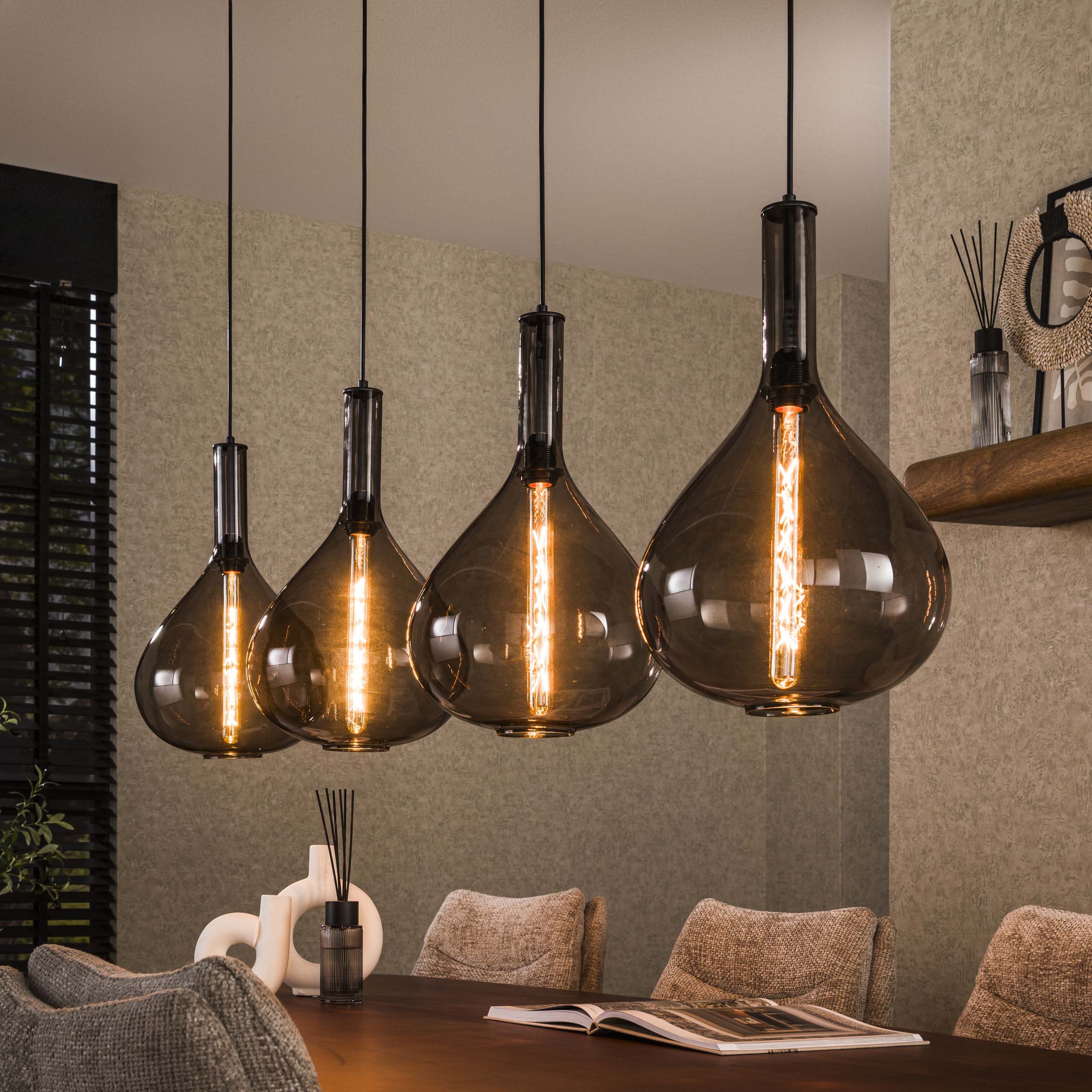 Pendelleuchte Plau Drop 4-Fassungen – Ambiente